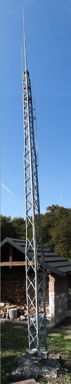 Stožiar s HF vertikálnou anténou.png
