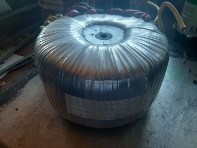 Trafo 1000V 2,5A 2.jpg