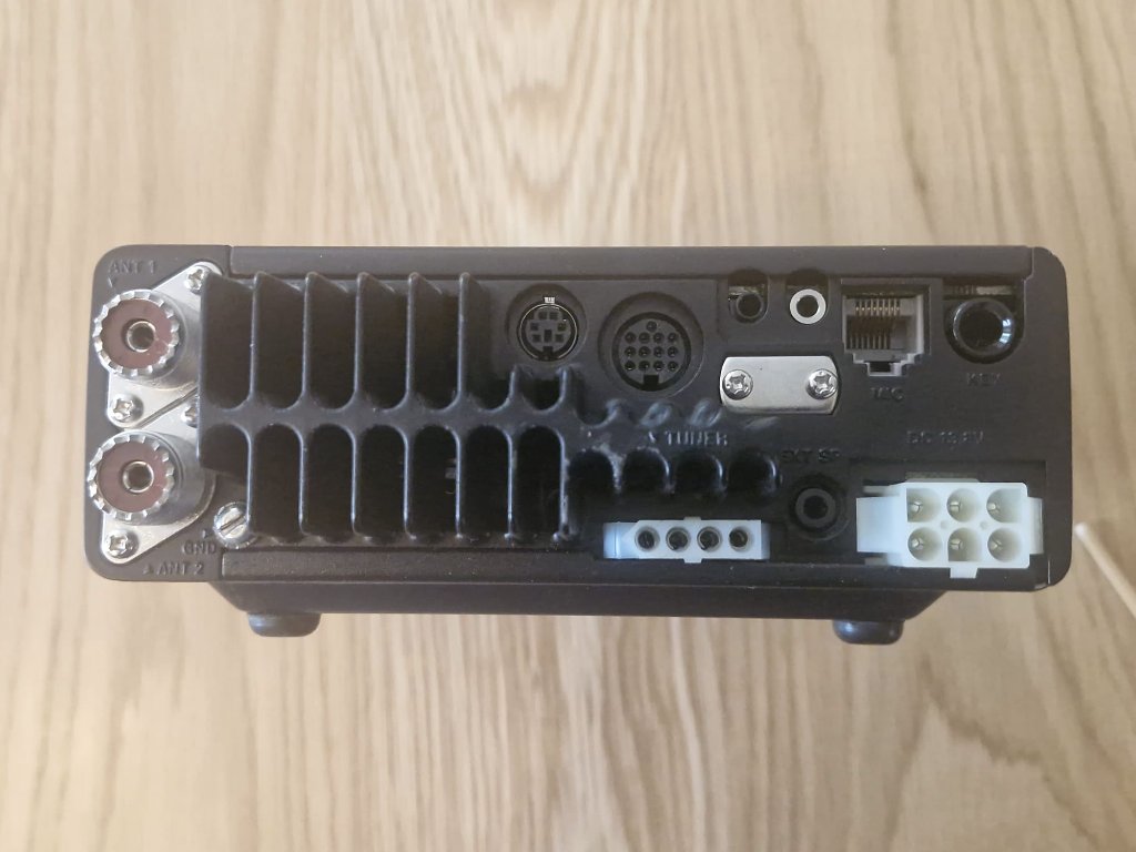 IC-706MKIIG zadna cast