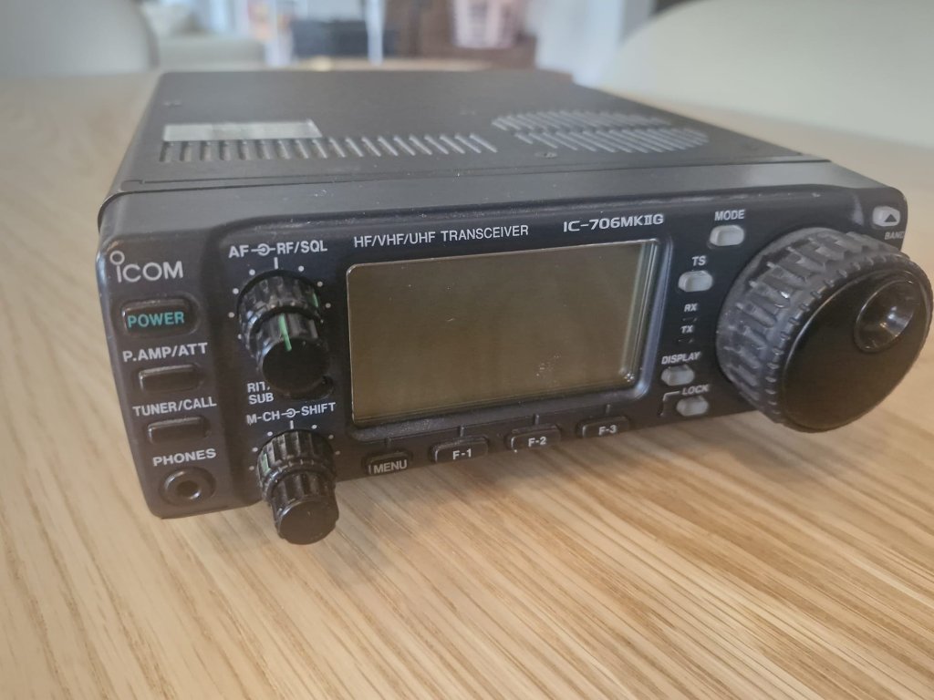 Icom 706MKIIG predna cast