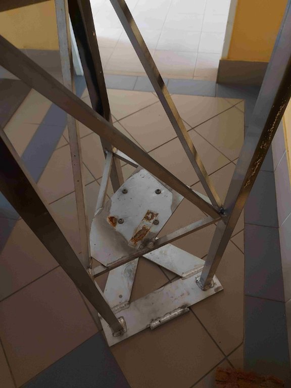 Držák na motor rotátoru -tovární ,přesně vrtáno.jpg