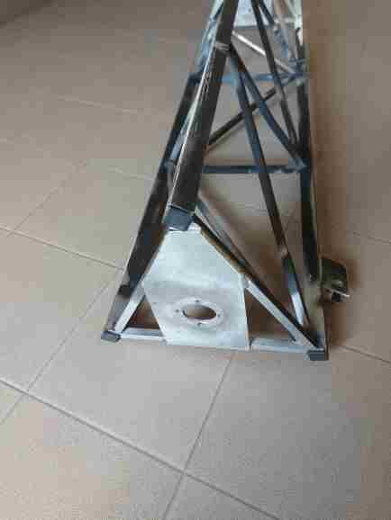 Horní otvor pro ložisko a nosnou trubku 50mm.jpg