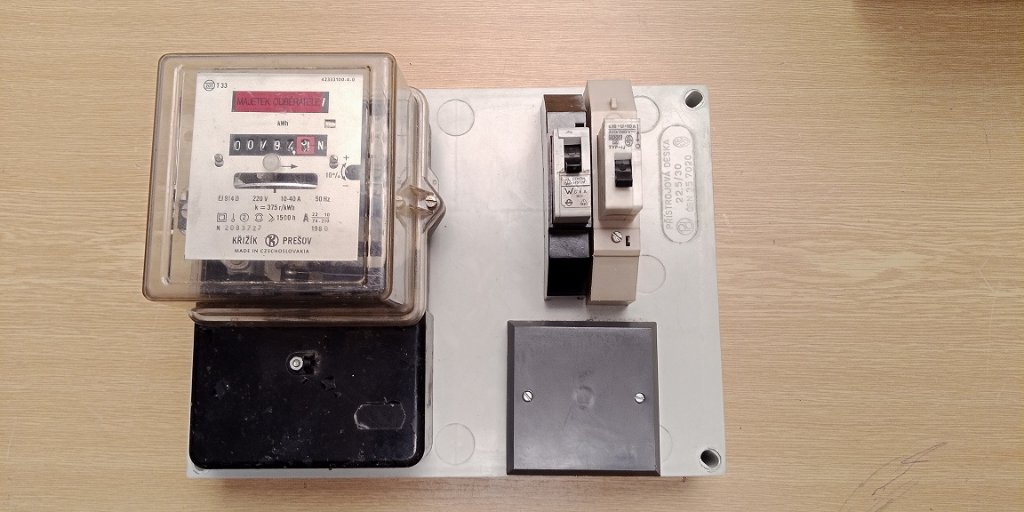 elmer s jisticema.jpg